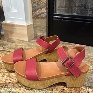Seven Dials red leather platform sandals size 9